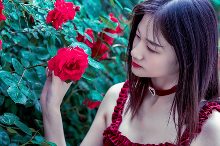 青海：强降雨致多条道路中断 交通部门全力抢通保畅